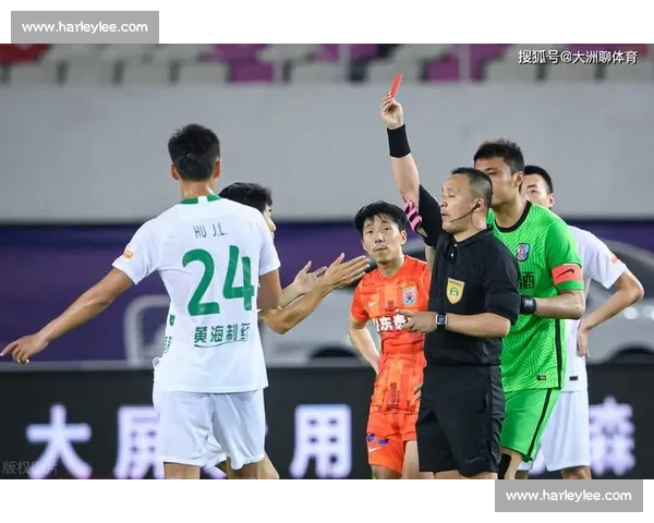 鲁能泰山鏖战九十分钟全队合力展现顽强斗志赢得掌声与赛场风云起伏